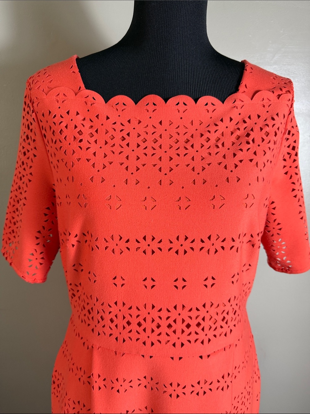Banana Republic Coral Eyelet Fit & Flare Dress Sz 12 - Picture 2 of 11